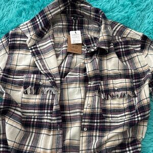 NWT..Women’s Sabrina Lauren cropped Casual Plaid Shirt